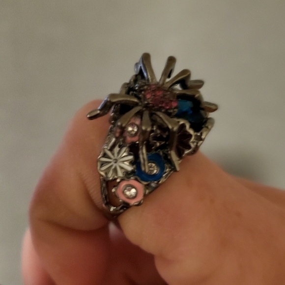 *Sale* New Sapphire Spider Drop Oil Flower Ring. - Picture 4 of 12